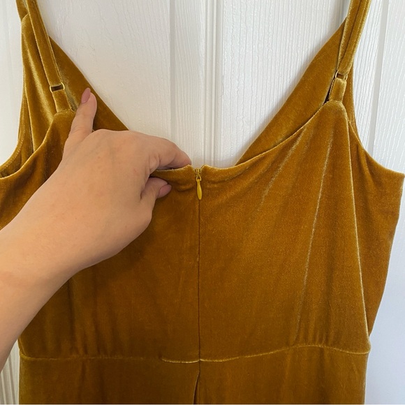 Zarr Collection Ruched Velvet Dress - Picture 9 of 15